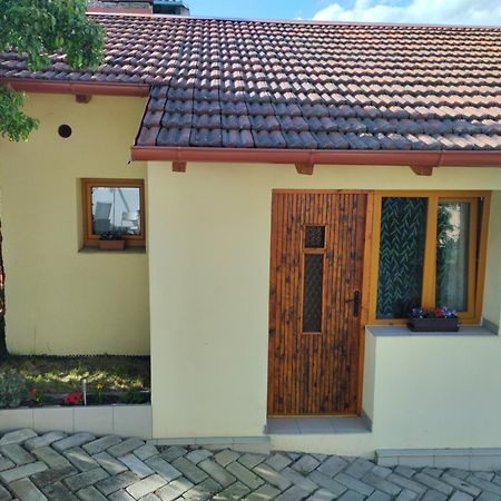 Malé útulné studio s koupelnou a kuchyňkou Svinarov Exterior foto