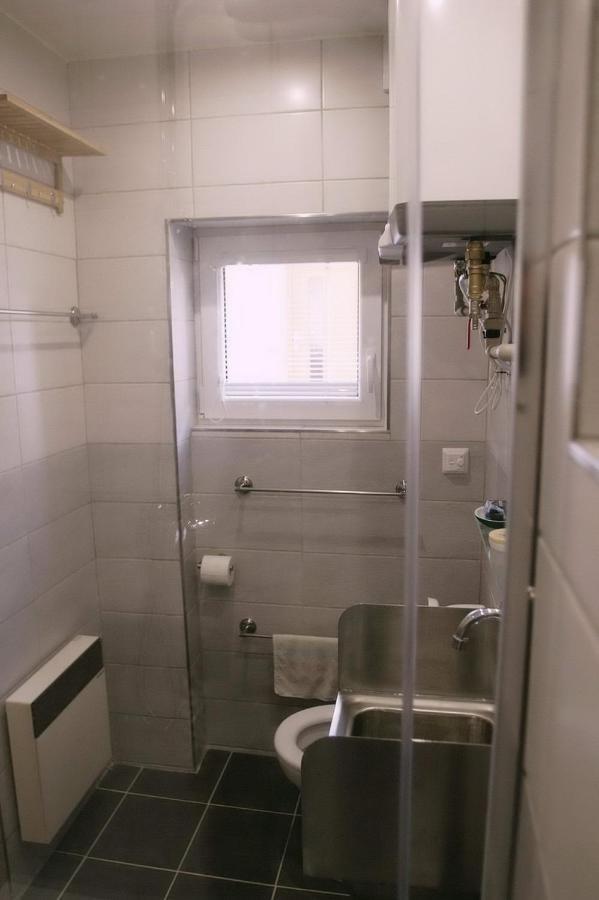 Malé útulné studio s koupelnou a kuchyňkou Svinarov Exterior foto